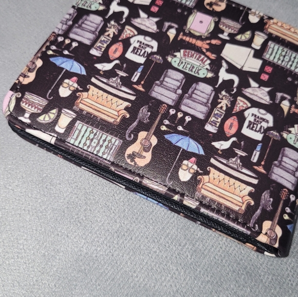 F•R•I•E•N•D•S Wallet - Picture 14 of 15